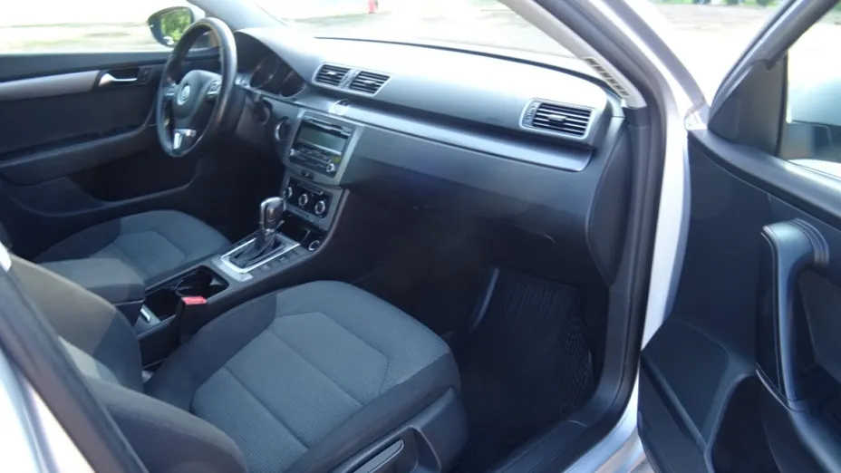 VOLKSWAGEN Passat -