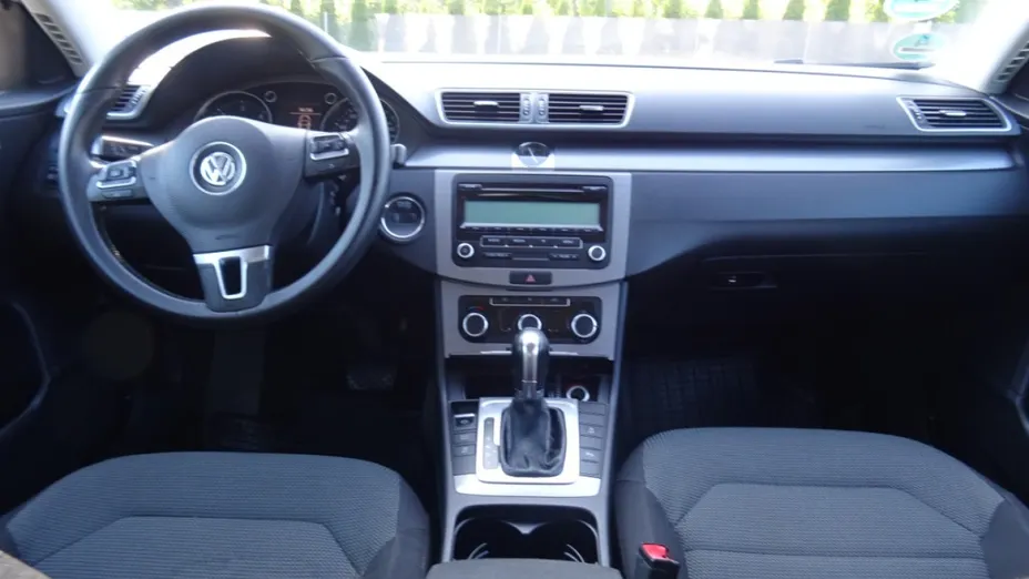VOLKSWAGEN Passat -