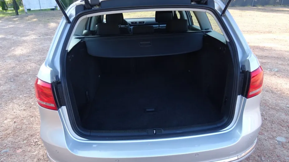 VOLKSWAGEN Passat -