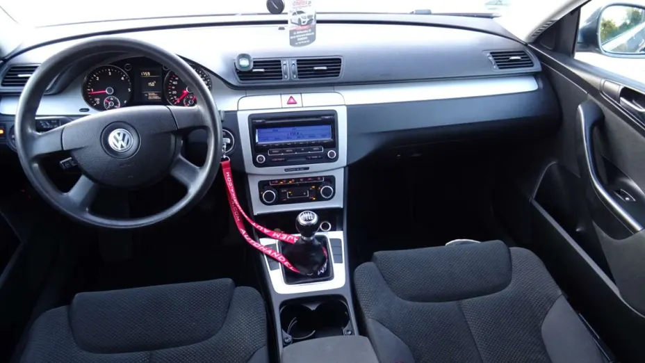 VOLKSWAGEN Passat -