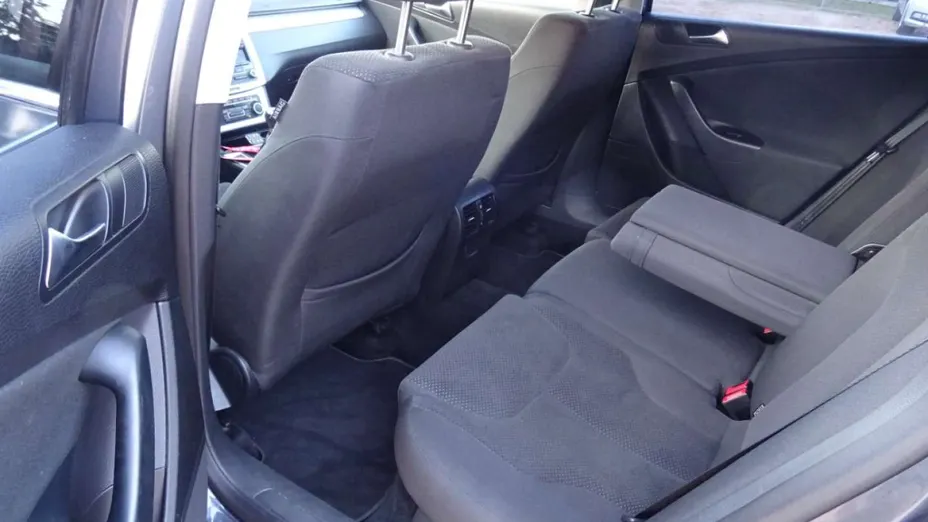 VOLKSWAGEN Passat -