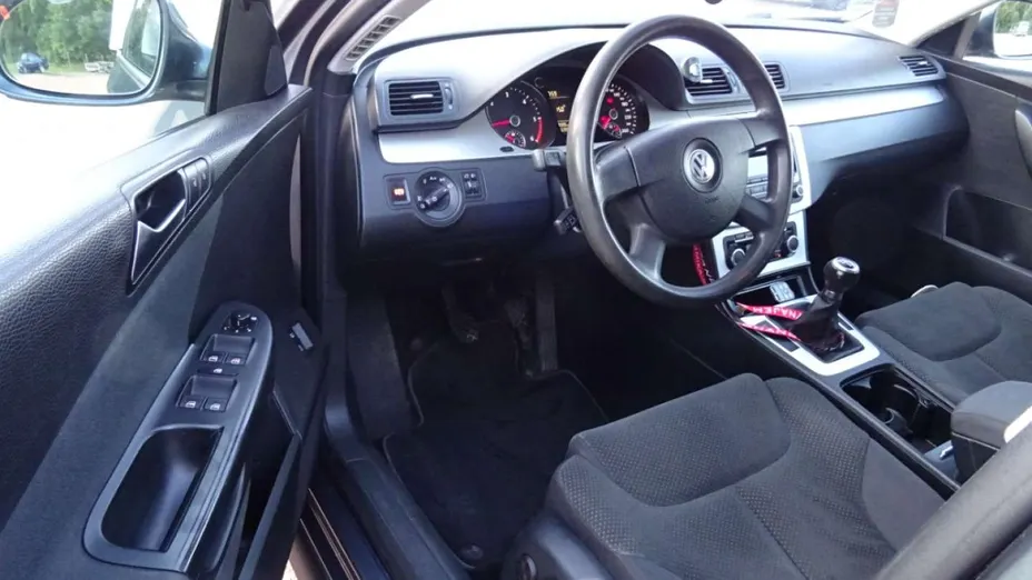 VOLKSWAGEN Passat -