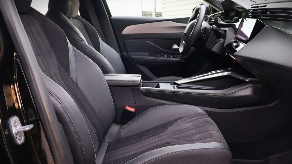 PEUGEOT 308 -