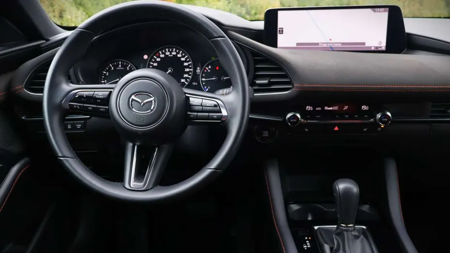 MAZDA 3 -