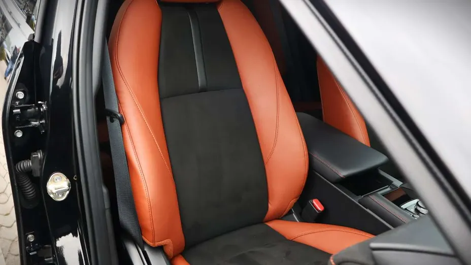 MAZDA 3 -