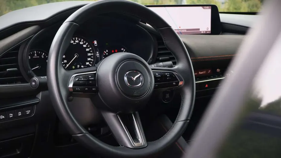 MAZDA 3 -