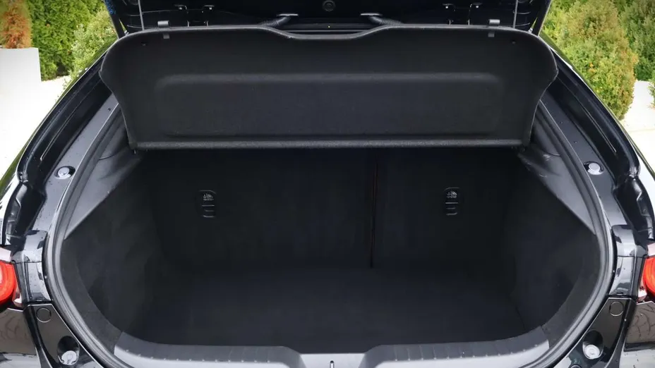 MAZDA 3 -