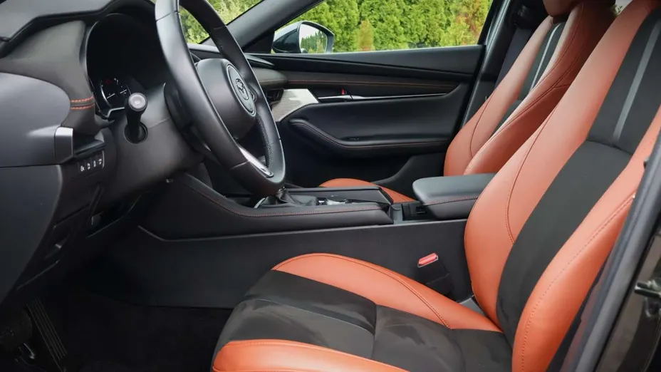 MAZDA 3 -