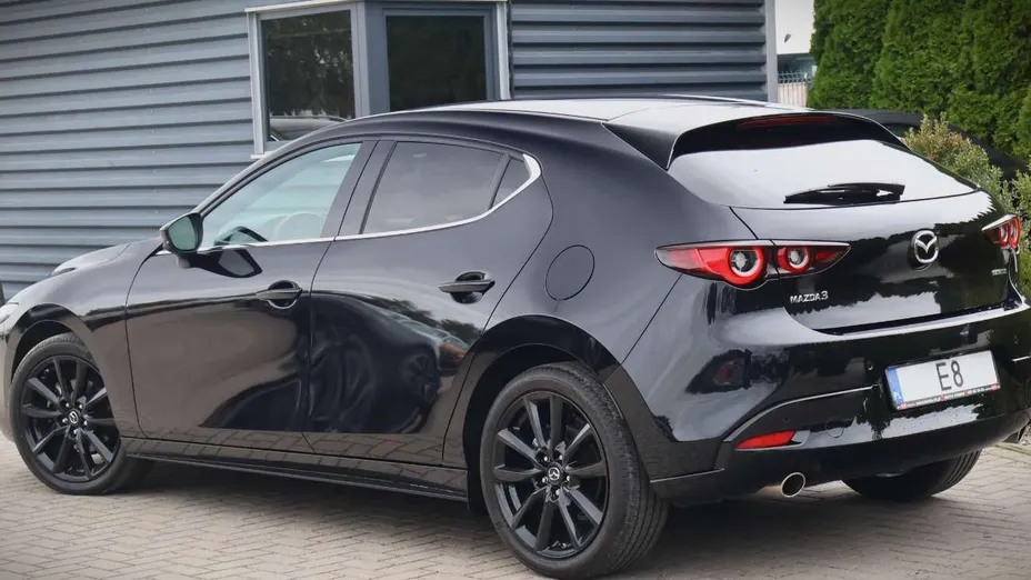 MAZDA 3 -
