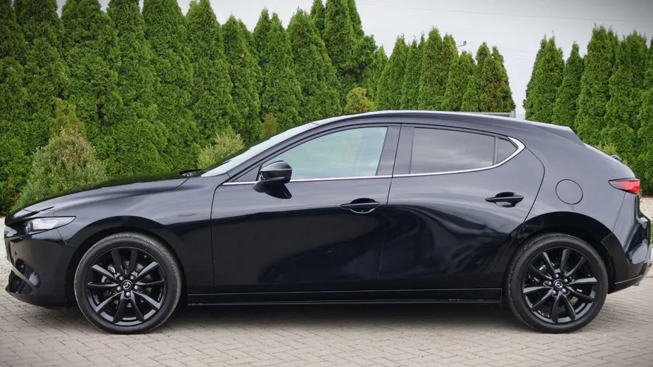 MAZDA 3 -