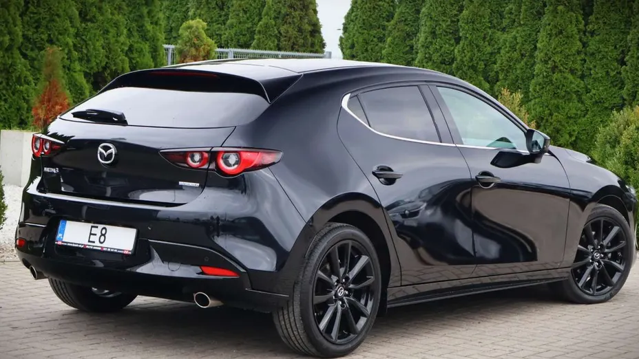 MAZDA 3 -