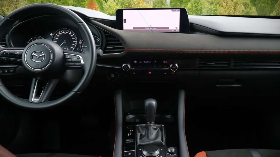 MAZDA 3 -