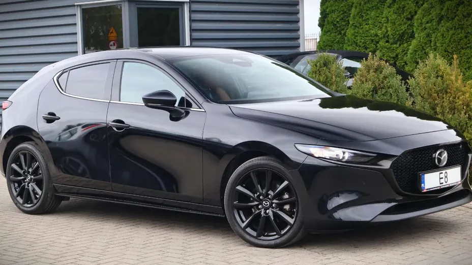 MAZDA 3 -