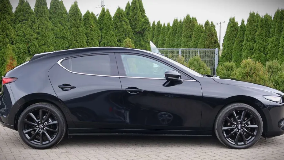 MAZDA 3 -
