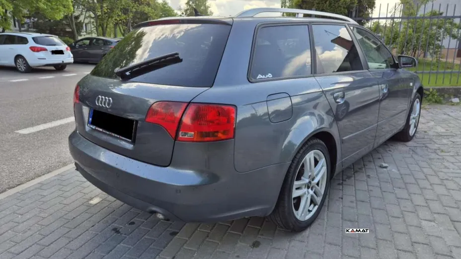 AUDI A4 -