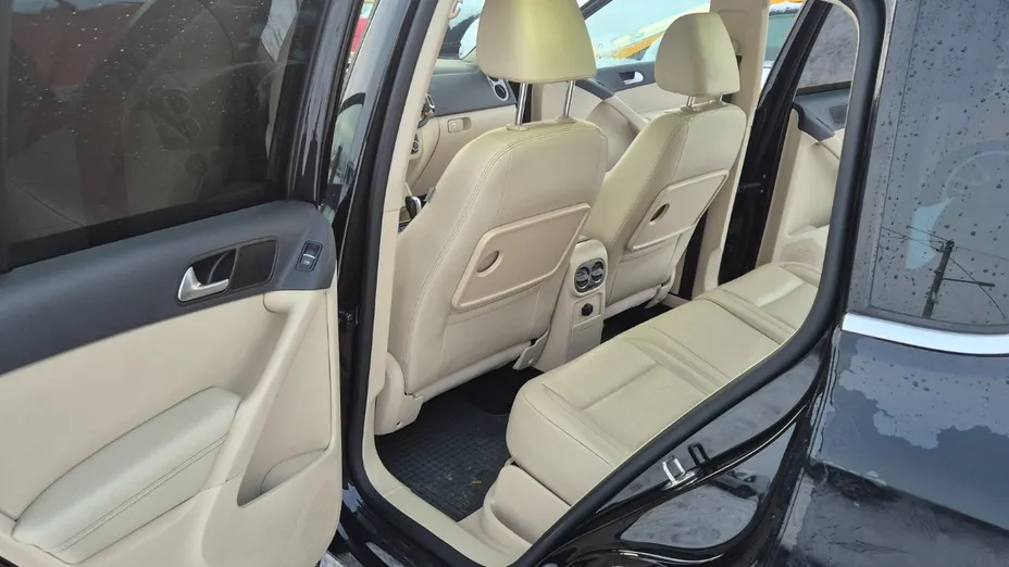 VOLKSWAGEN Tiguan -