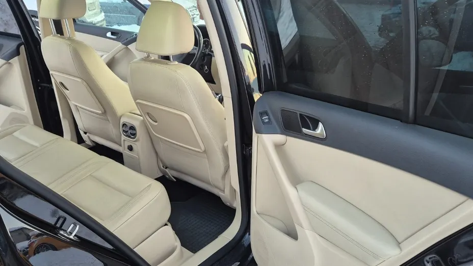 VOLKSWAGEN Tiguan -