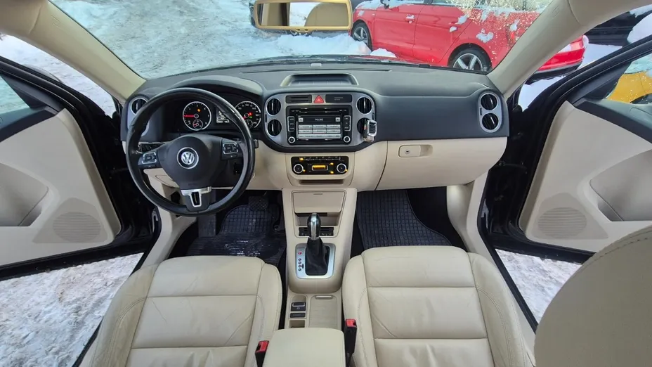 VOLKSWAGEN Tiguan -