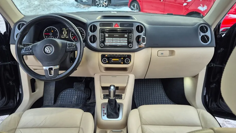 VOLKSWAGEN Tiguan -