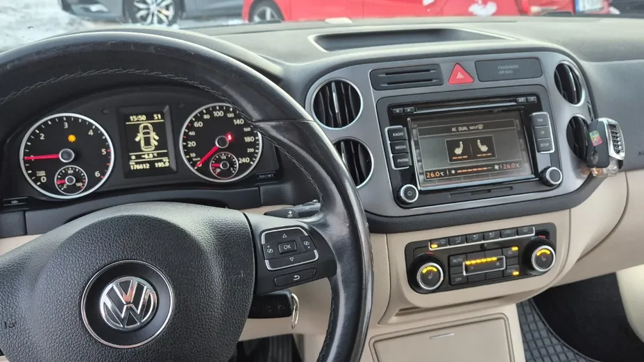 VOLKSWAGEN Tiguan -