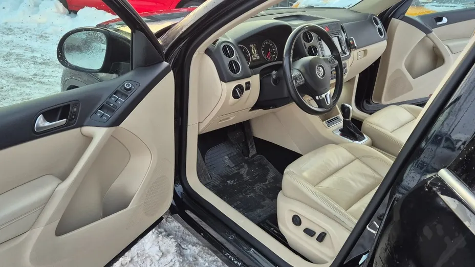 VOLKSWAGEN Tiguan -