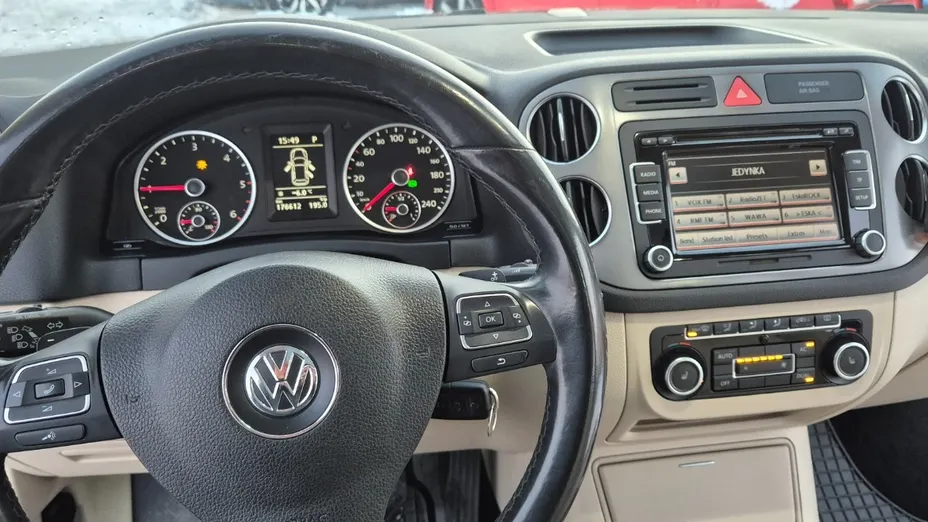 VOLKSWAGEN Tiguan -