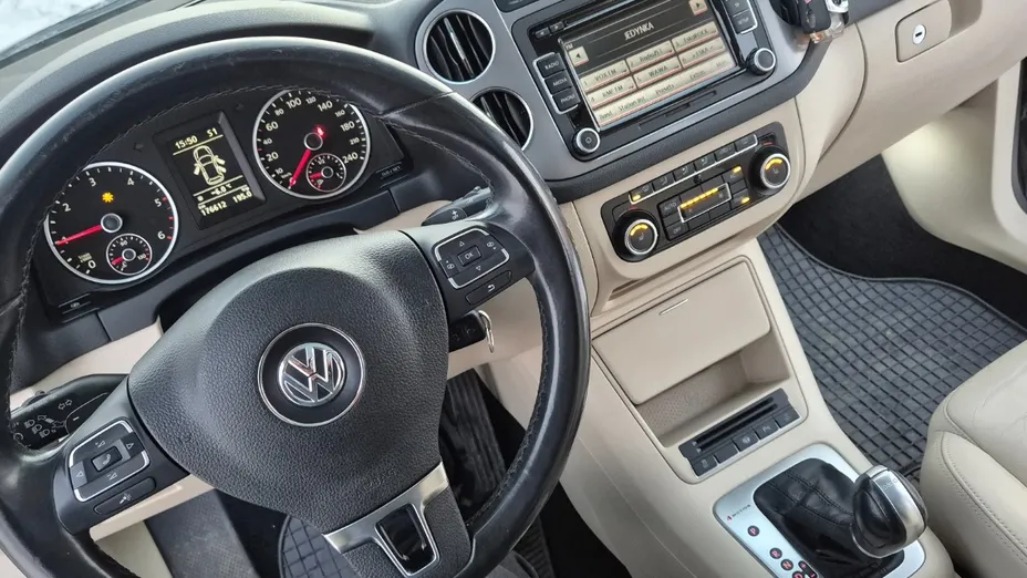 VOLKSWAGEN Tiguan -