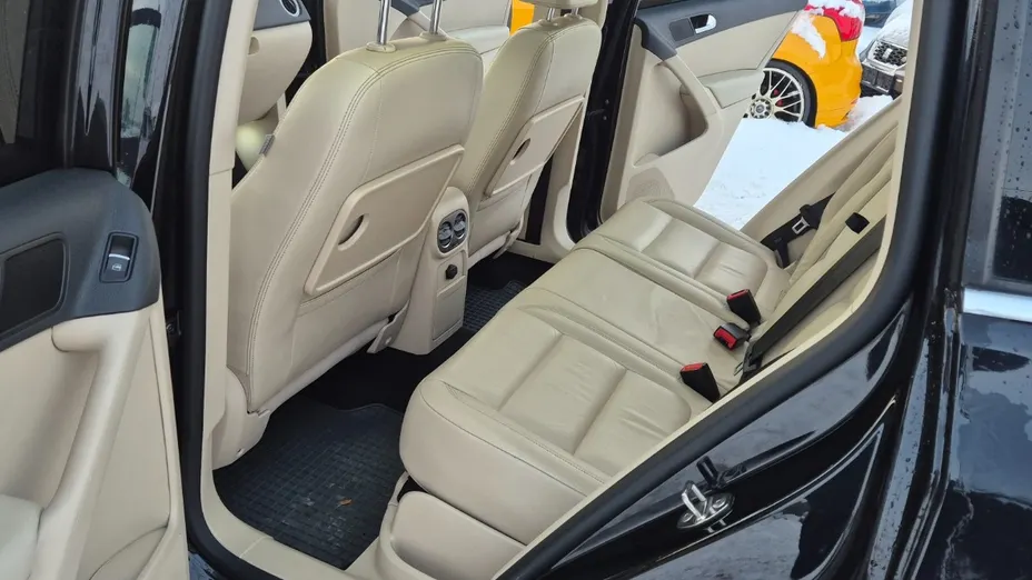 VOLKSWAGEN Tiguan -