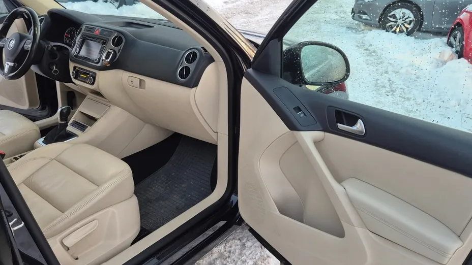 VOLKSWAGEN Tiguan -