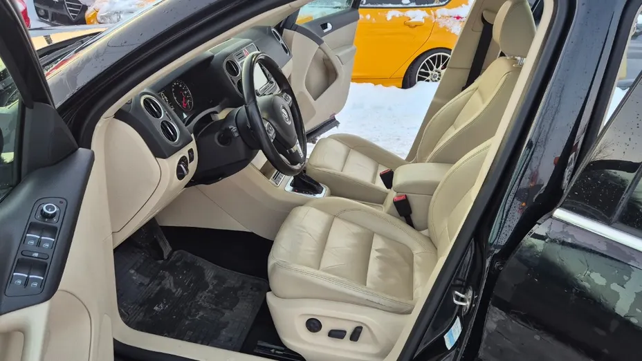 VOLKSWAGEN Tiguan -