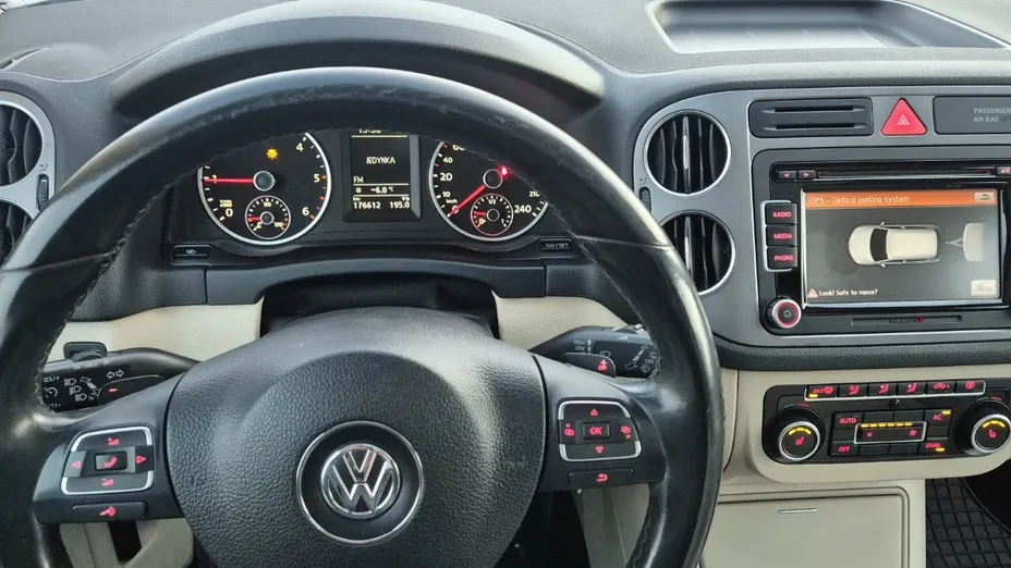 VOLKSWAGEN Tiguan -