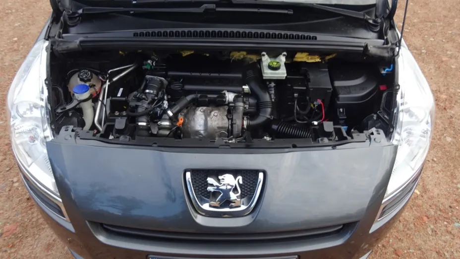 PEUGEOT 5008 -