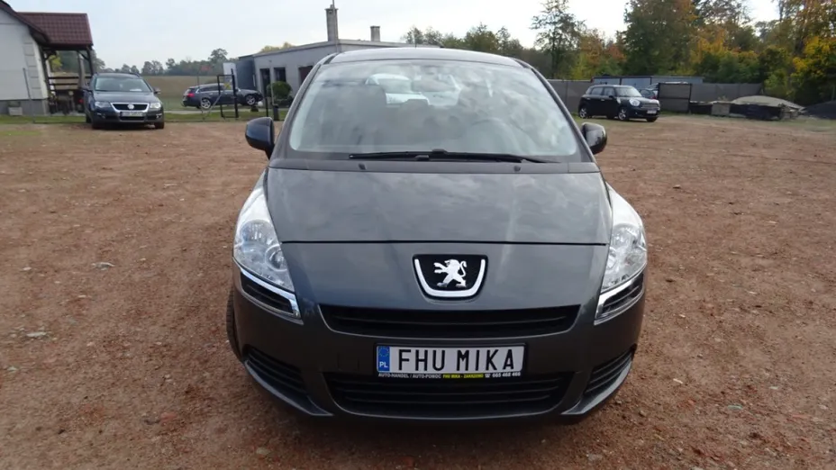 PEUGEOT 5008 -