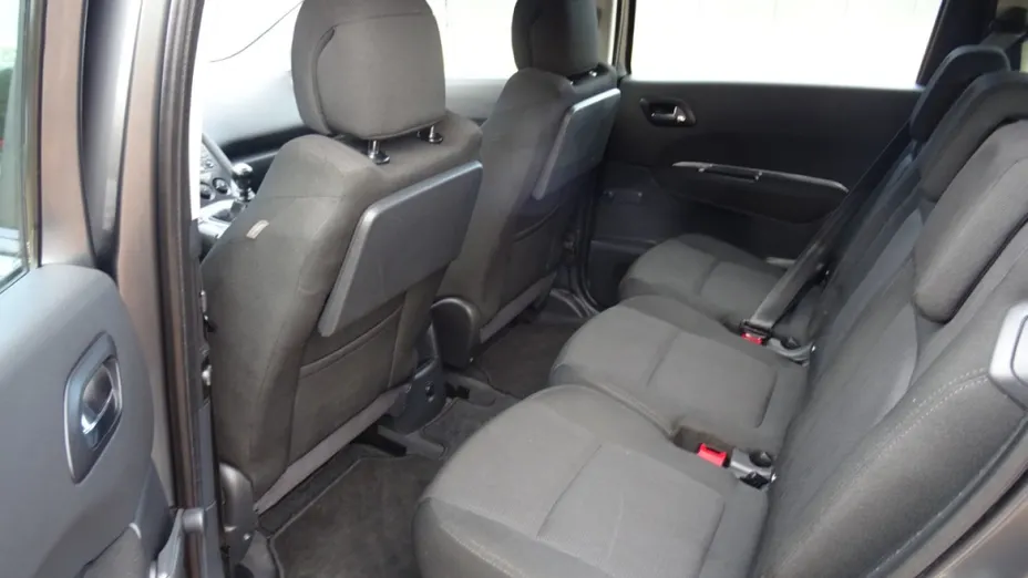 PEUGEOT 5008 -