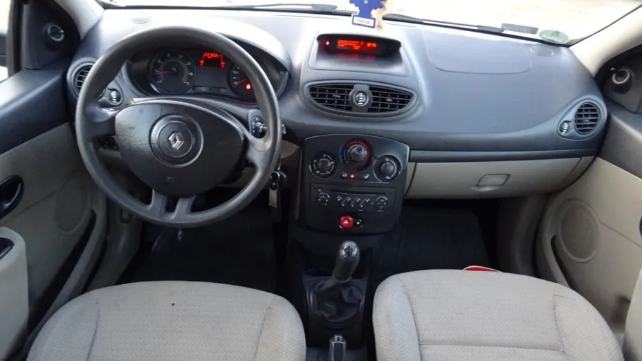 RENAULT Clio -