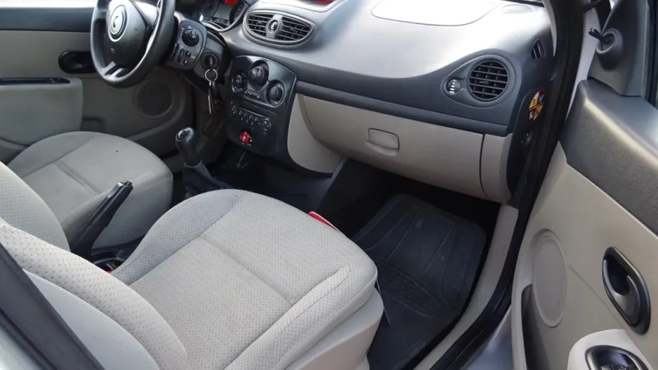 RENAULT Clio -