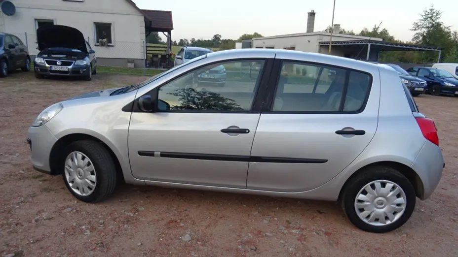 RENAULT Clio -