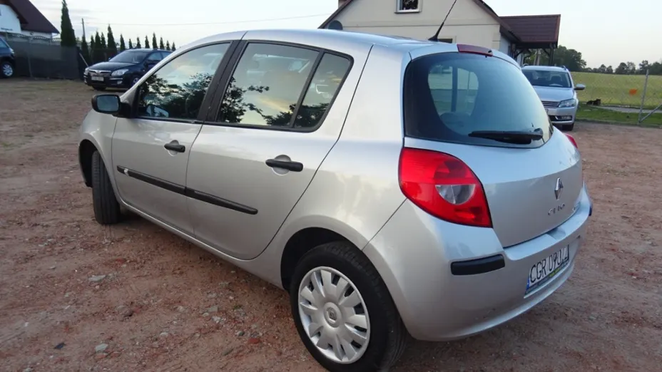 RENAULT Clio -