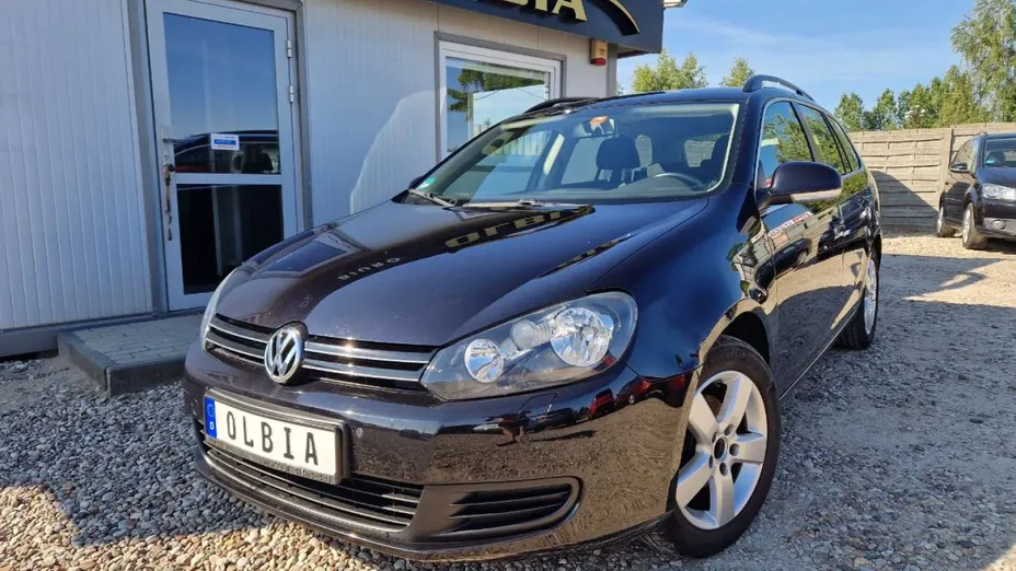 VOLKSWAGEN Golf -