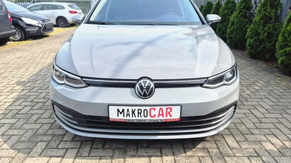 VOLKSWAGEN Golf -