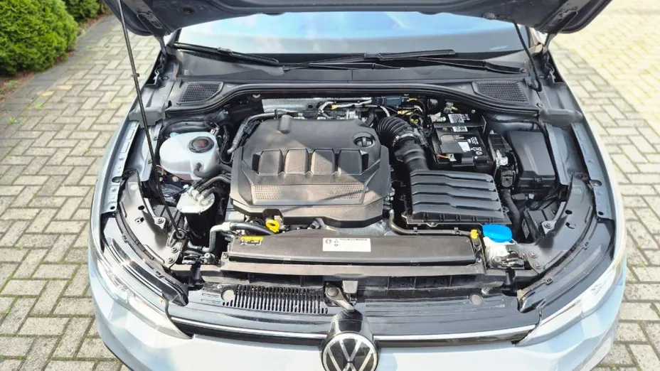 VOLKSWAGEN Golf -