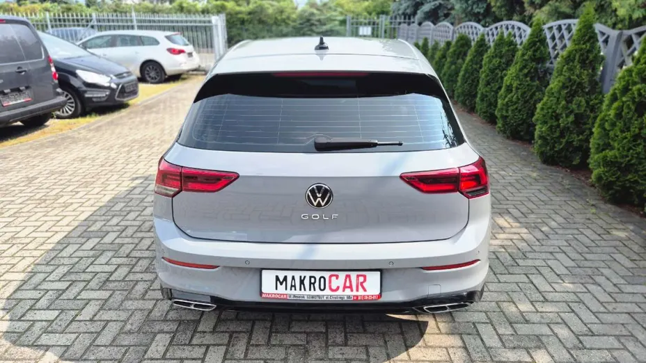 VOLKSWAGEN Golf -