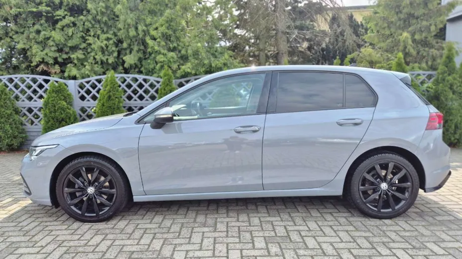 VOLKSWAGEN Golf -