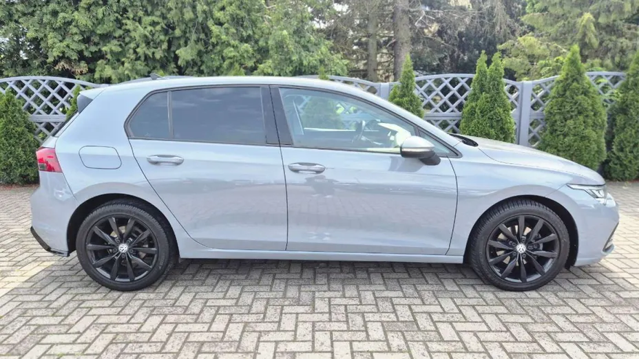 VOLKSWAGEN Golf -