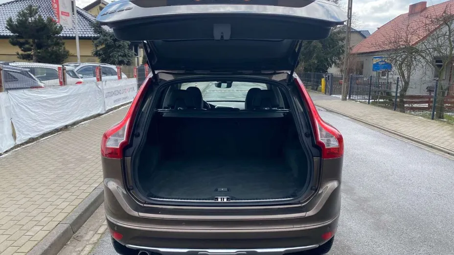 VOLVO XC60 -