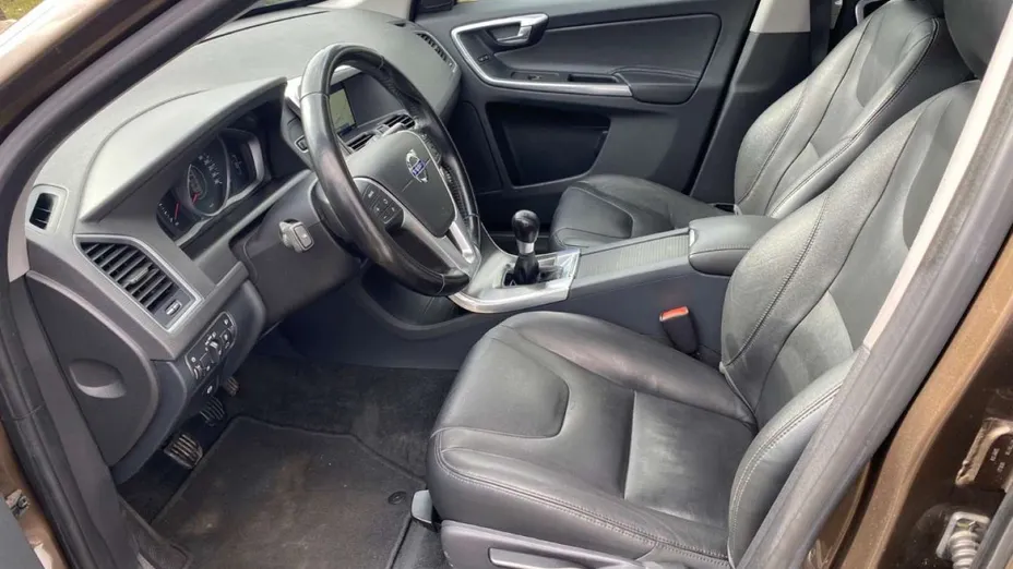 VOLVO XC60 -