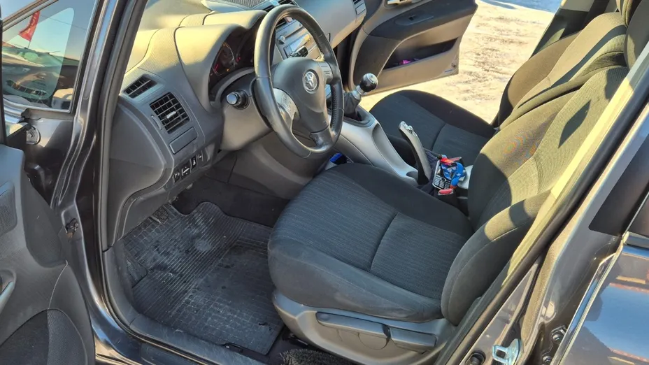 TOYOTA Auris -
