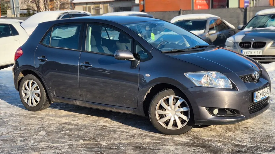 TOYOTA Auris -