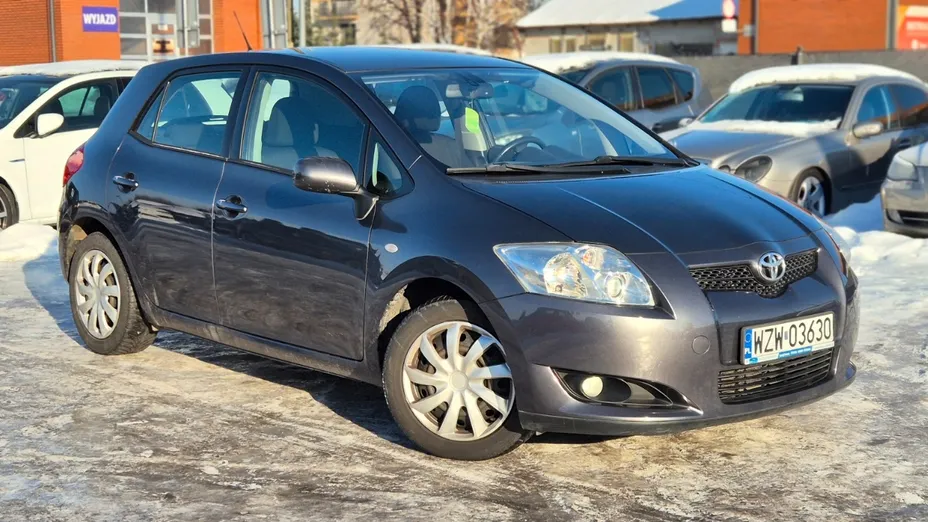 TOYOTA Auris -