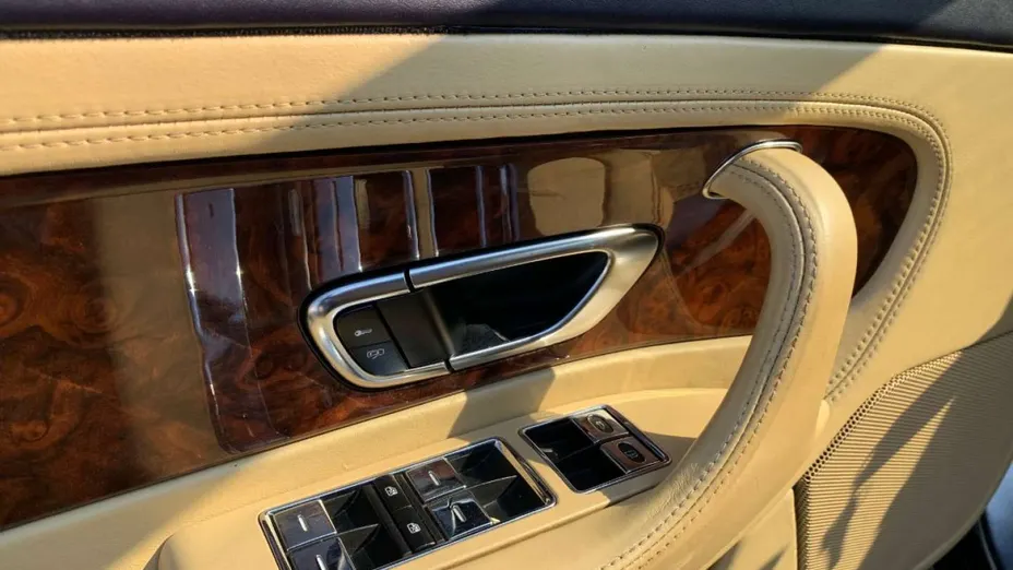 BENTLEY Continental -